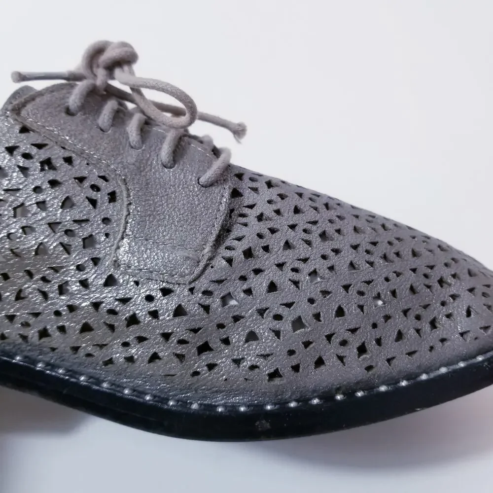 Vince Camuto Lesta Silver Metallic Studded Oxford Flats Lace Up Laser Cut
